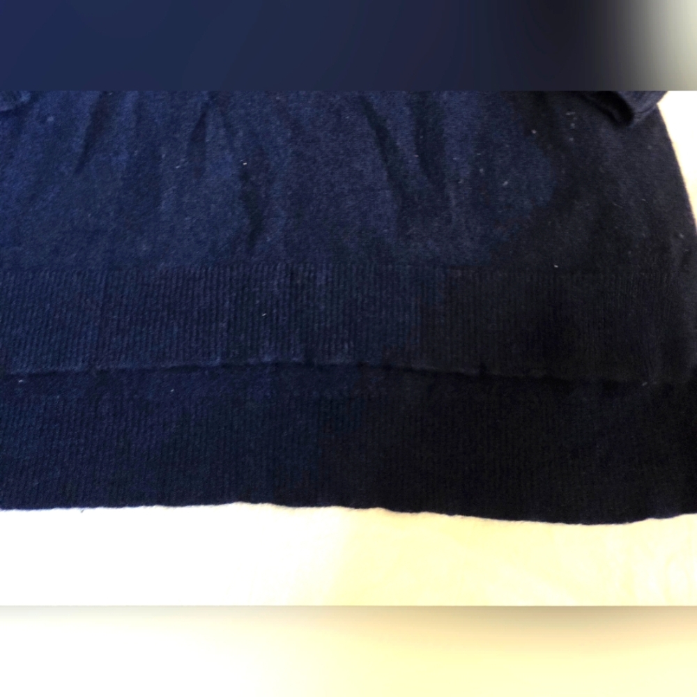 Neiman Marcus Womens Deep Blue V-Neck 100% Cashmere Sweater Size Medium - Picture 7 of 11